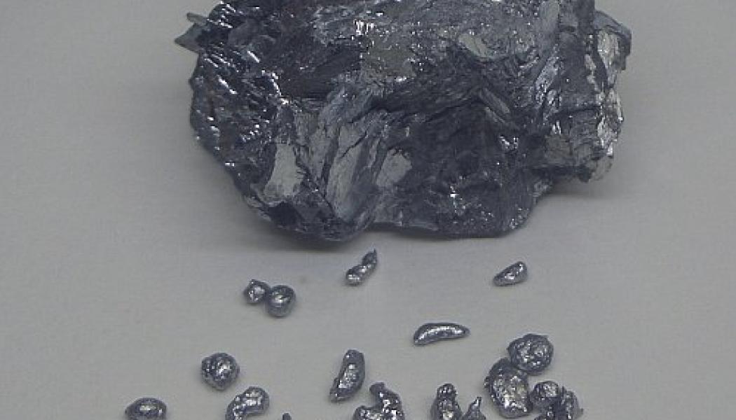 Antimony. Photo: W. Oelen — http://woelen.homescience.net/science/index.html/Wikimedia Commons