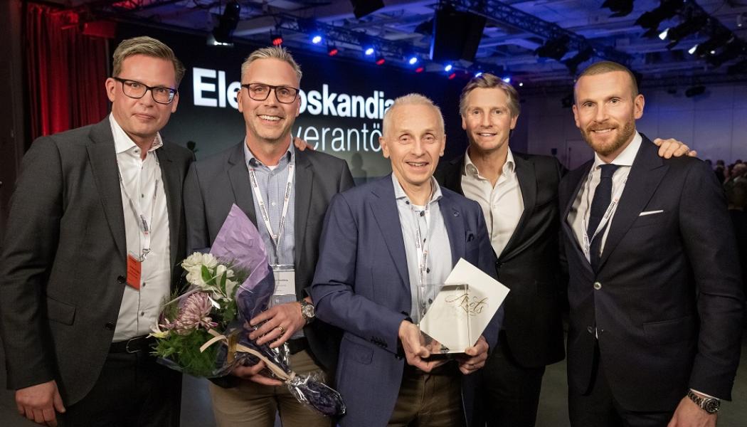 Rickard Dittlau, Försäljningsdirektör Elektroskandia, Magnus Sandberg, VD MP bolagen Industri AB, Evert Karlsson, Koncernchef MP bolagen i Vetlanda AB, Anders Nordlöw, VD Elektroskandia och Michael Almqvist Masior, Marknadsdirektör Elektroskandia. Foto: Elektroskandia