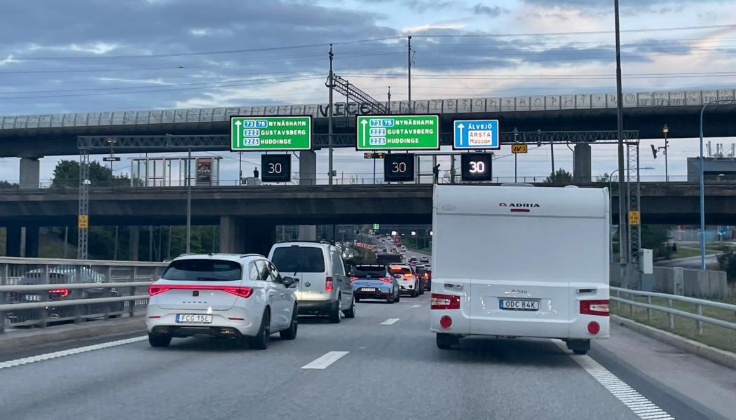 Trafikstockning i anslutning till Årsta pendeltågsstation. Foto: Stina Wickenberg