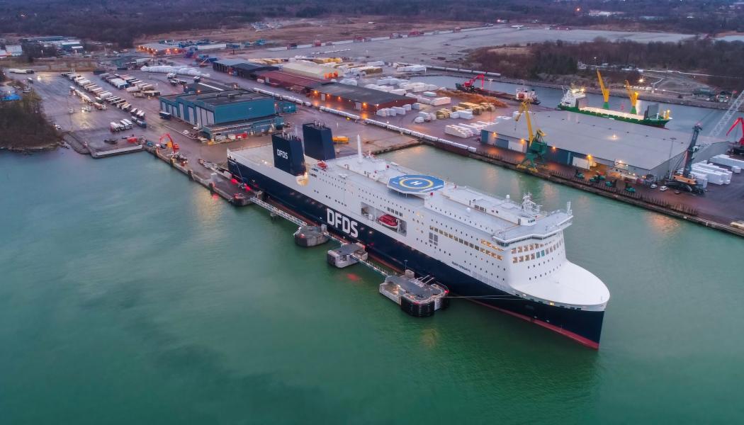 Aura Seaways i Karlshamns hamn. Foto: DFDS
