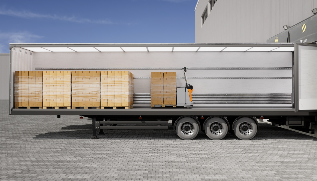 Låglyftaren är den första färdiga serietillverkade lösningen på marknaden för autonom lastning och lossning av lastbil. Foto: Still