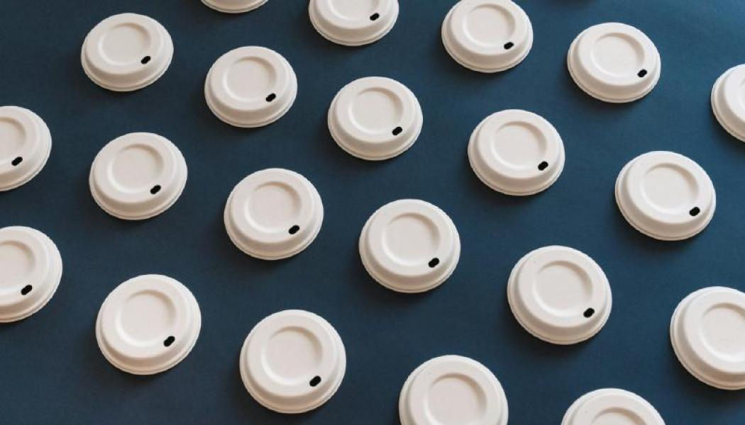 PulPacs patenterade Dry Molded Fiber-teknik möjliggör produktion av fiberbaserade förpackningar som kan ersätta engångsplast. Bild: PulPac