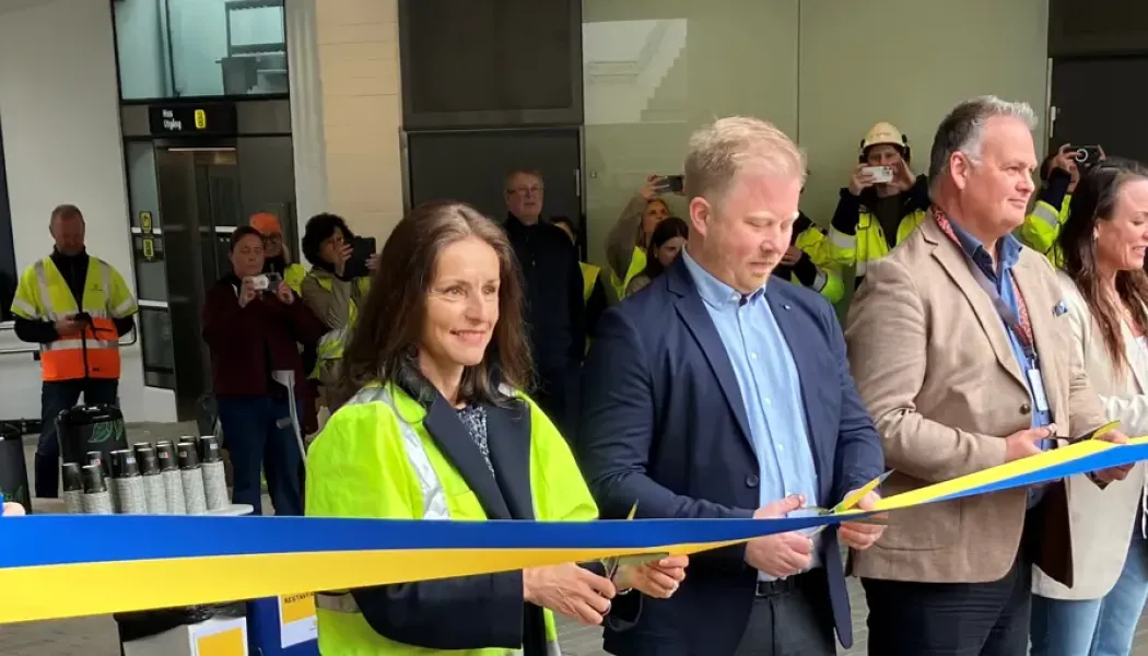 Från vänster till höger i bild: Trafikverkets överdirektör Francisca Ramsberg, Trafikverkets projektledare Niklas Gunnarsson, Jernhusens regionchef Michael Dahlgren samt kommunstyrelsens ordförande Linda Nilsson. Foto: Roger Falk, Trafikverket