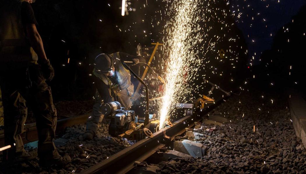 Det nya vändspåret ska elektrifieras och signalregleras. Det ansluts via en ny växel på uppspårssidan och vidare genom en skyddsväxel. Foto: Infrakraft