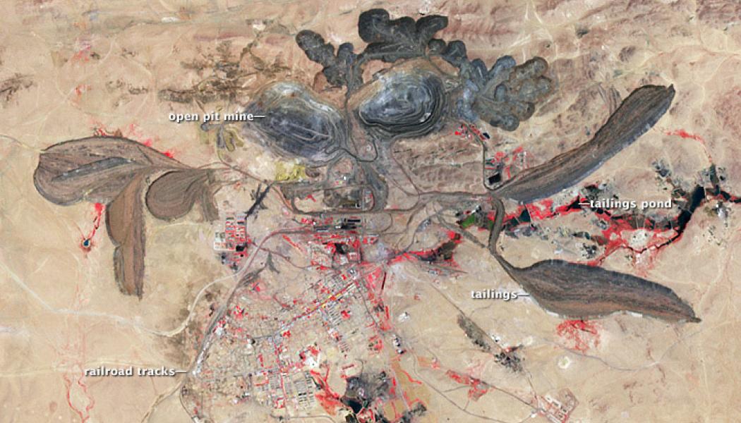 Gruvan Baiyun Ebo som ligger i Inre Mongoliet, en av Kinas norra regioner som gränsar till både Mongoliet och Ryssland, står för omkring hälften av världsproduktionen av sällsynta jordartsmetaller, enligt Mining. Satellitbild: Nasa/Wikimedia Commons 