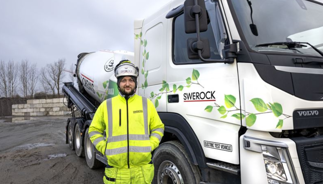 De senaste två åren har Swerock provkört Sveriges första elbetongbil. Foto: Swerock