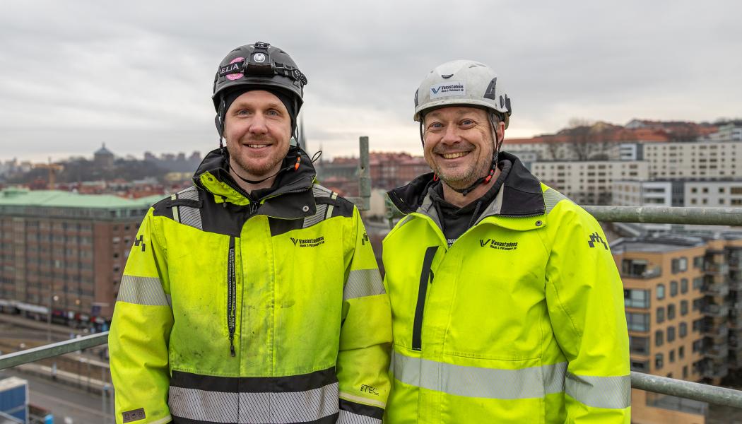  Jonas, ledande montör på Vasastadens Plåtslageri, samt Rasmus Aronsson som är VD på Vasastadens Plåtslageri. Pressbild: Bevego
