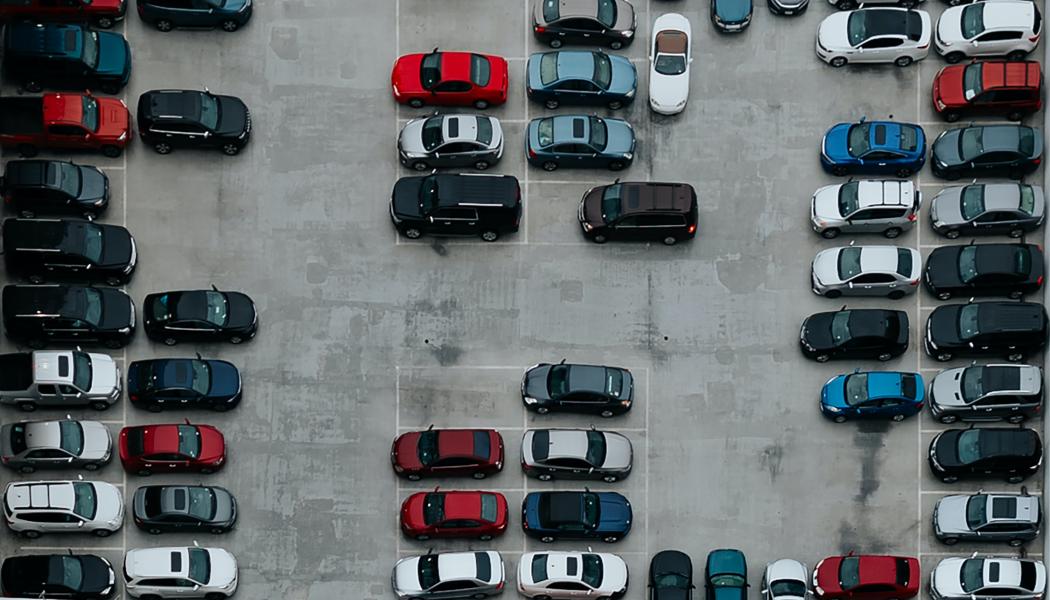 Nära åtta av tio elbilsregistreringar stod företagen för, vilket ytterligare understryker den utmaning som privatmarknaden står inför. Foto: ivana cajina/unsplash