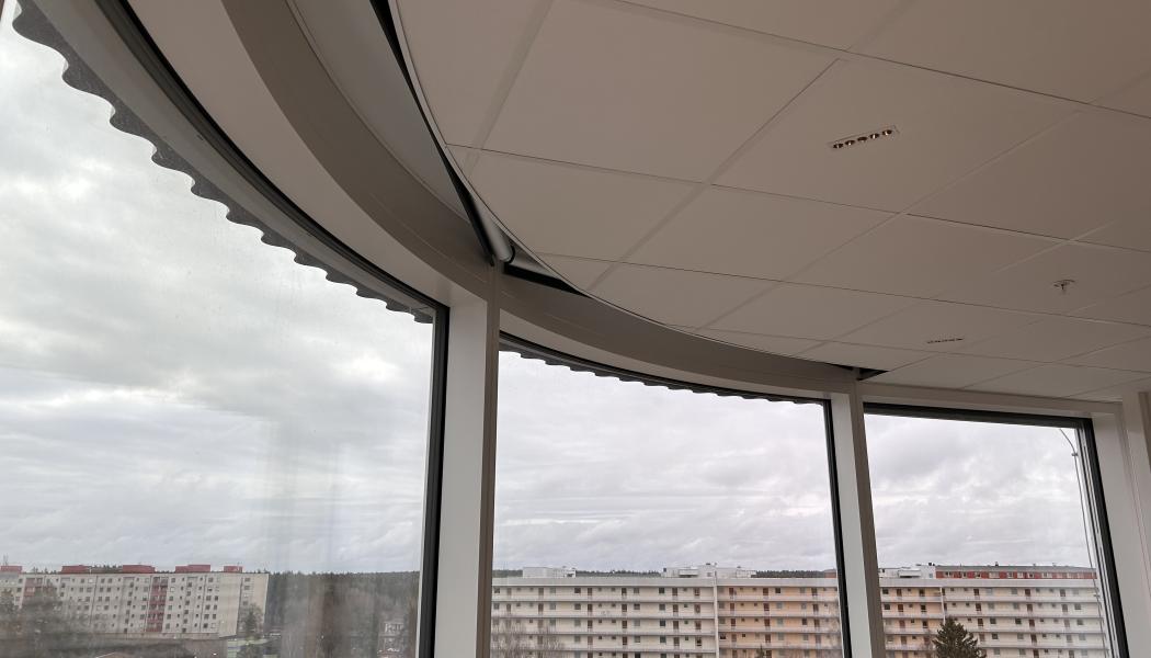 Akustiska undertak från Rockfon har installerats i både laboratorier, kontor och restaurangmiljöer i Alfa Lavals nya kontor – Separatorn 1.

Bildrättigheter: Rockfon