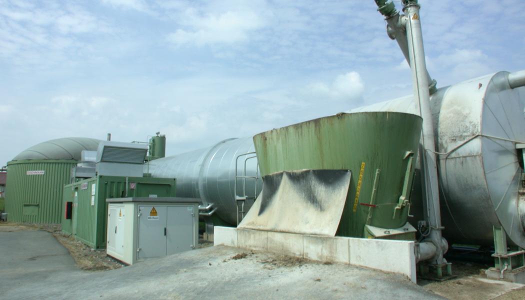 https://upload.wikimedia.org/wikipedia/commons/f/f3/Biogas.jpg, Volker Thies (Asdrubal), CC BY-SA 3.0 <http://creativecommons.org/licenses/by-sa/3.0/>, via Wikimedia Commons
