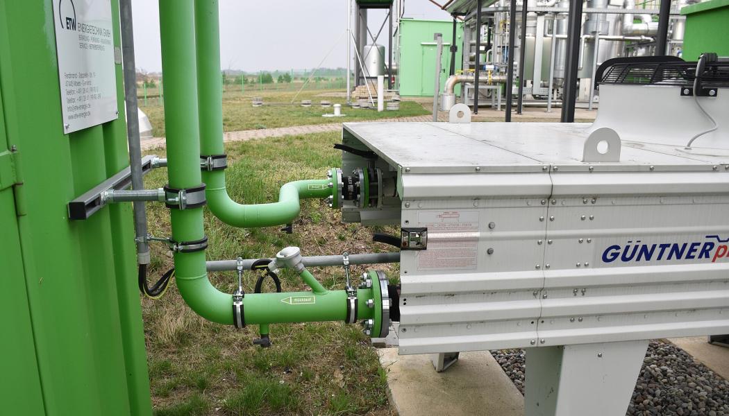 Biogasanläggning i Schwedt/Oder i Tyskland. Regeringen vill stärka den svenska biogasförsörjningen och öka inmatningen av biogas på gasnätet. Genrebild. Foto: 	Vasyatka1/wikimedia Common/https://commons.wikimedia.org/wiki/File:GASAG_Biogas_plant_in_Schwedt_(051).jpg