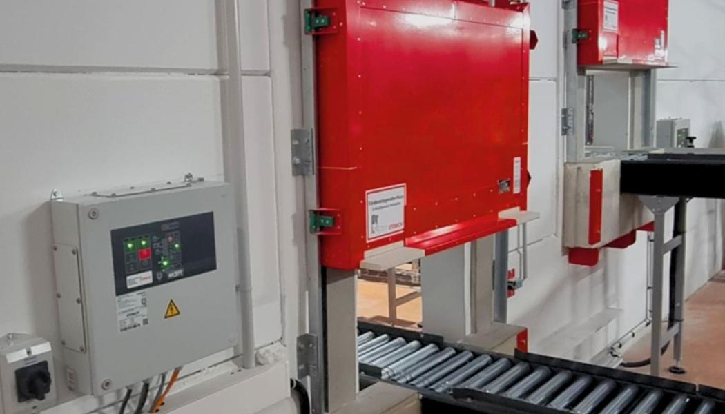Brandluckan ECClos-S, installerad för obrutna transportband. Avsedd för brandklass Ei120.