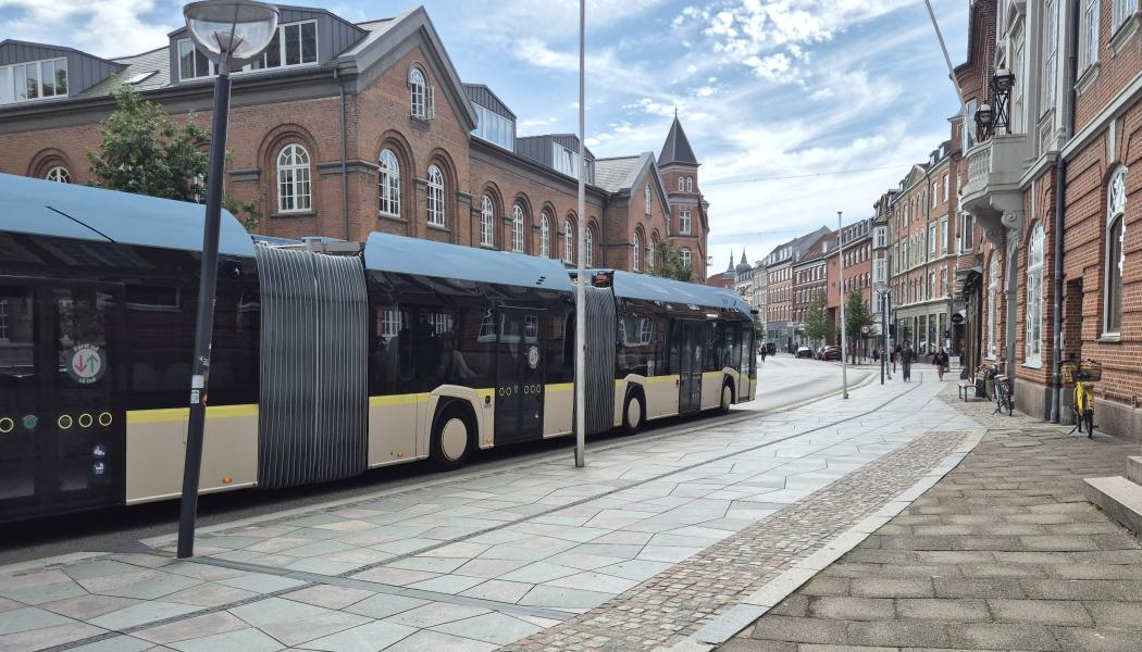 En av Plusbus-projektets nya 25 meter långa BRT-bussar. i Ålborg, Danmark. Foto: Trivector