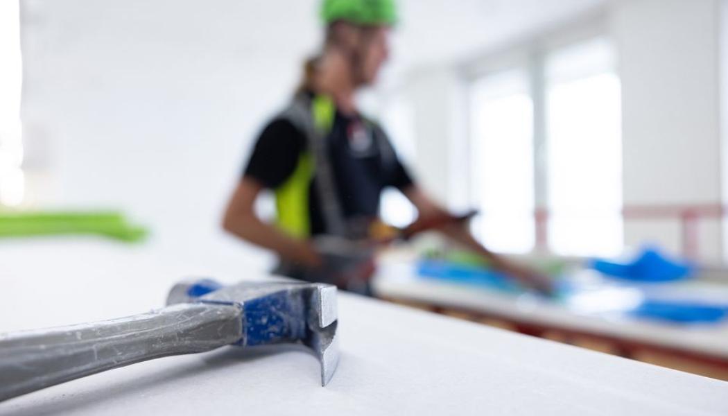 Andelen sökande till gymnasieskolans bygg- och anläggningsprogram ökar. Pressbild: Byggföretagen