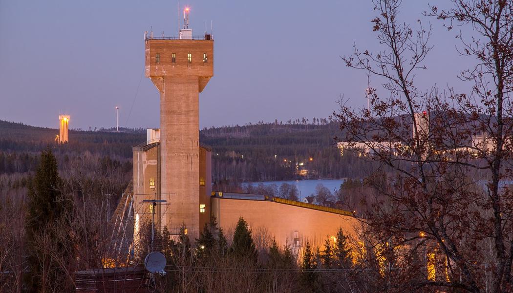 Garpenberggruvan med den numera rivna laven i förgrunden. Foto: Calle Eklund/V-wolf/Wikimedia Commons