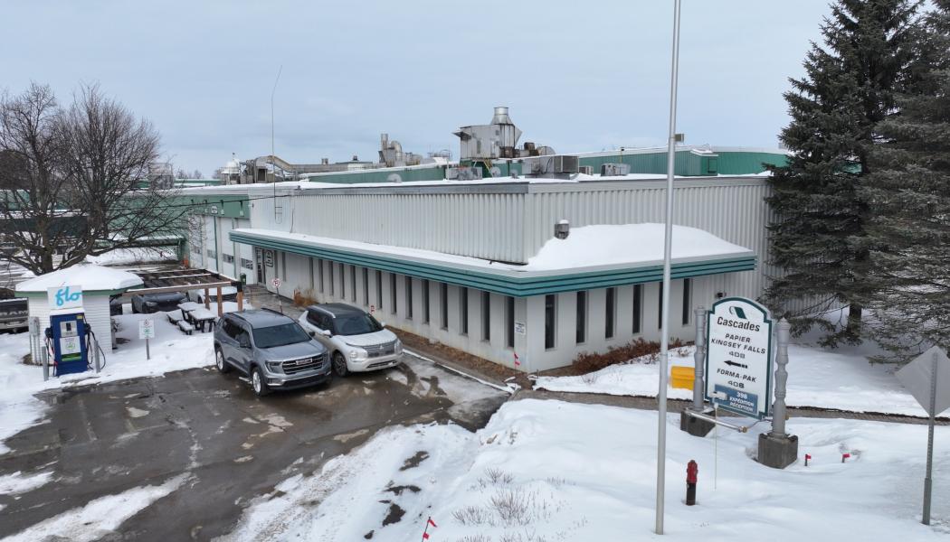 Papier Kingsey Falls uncoated recycled boxboard manufacturing plant. CNW Group/Cascades Inc
