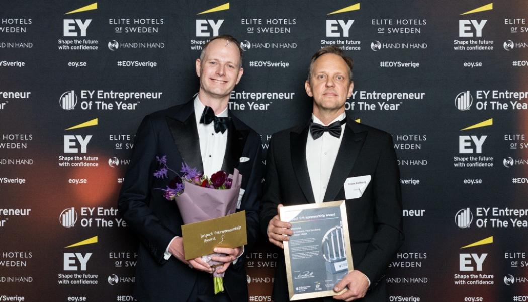 Oscar Hållén och Claes Kollberg tog emot priset under jubileumsgalan i Stockholms stadshus. Foto: 