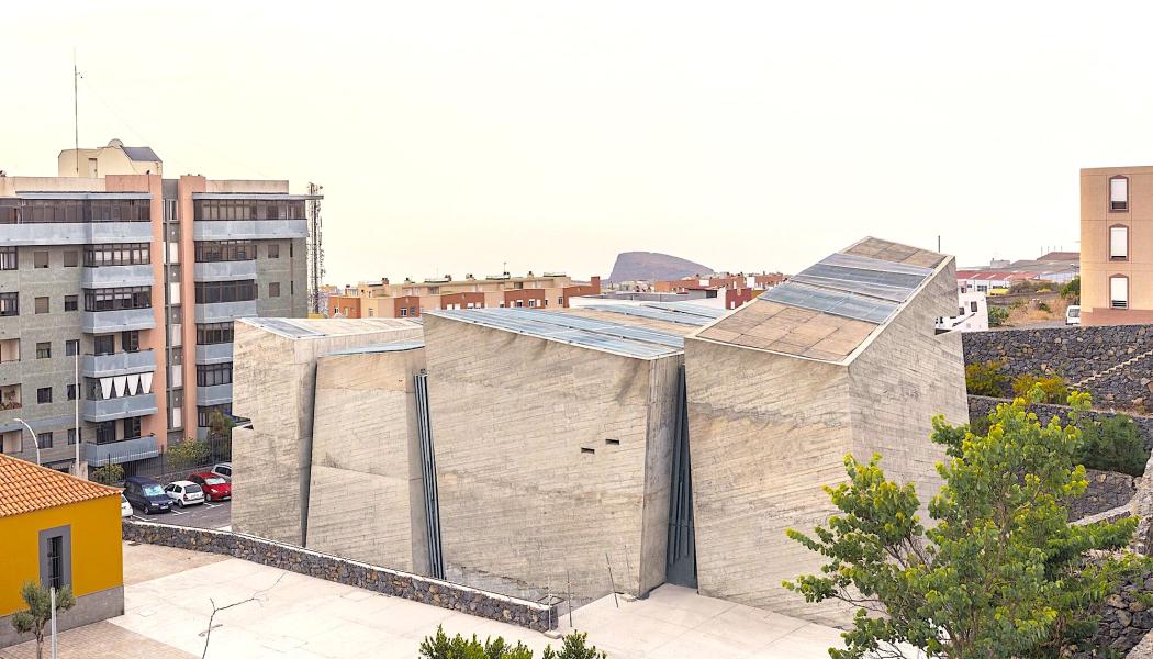 Bild: Kyrkan Holy Redeemer i Las Chumberas på Tenerife är inspirerad av öns vulkaniska landskap. Foto: World Architecture Festival.