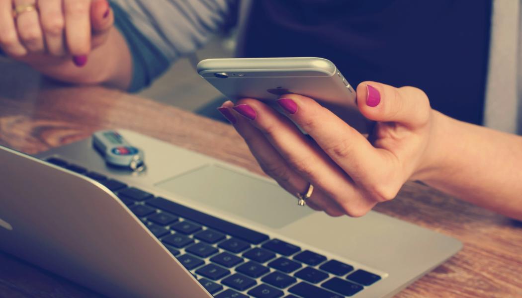 På grund av den snabba AI-utvecklingen vill regeringen samla digitaliseringsfrågor i en ny Digitaliseringsmyndighet från 2027. Foto: firmbee-com/Unsplash
