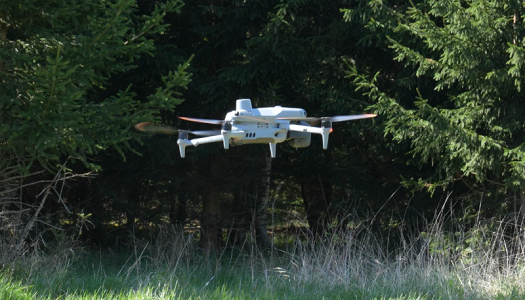 Drönarbesiktningarna utförs i samarbete med bland annat företagen Airpelago, som hanterar flygningarna och regelverk kring dessa samt bildanalysföretaget Arkion. Foto: Vattenfall