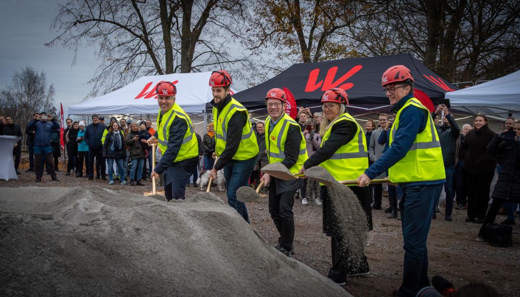Första spadtaget för Göta kanals planerade besökscentrum i Berg. Pressbild: AB Göta kanalbolag