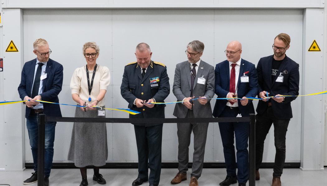 Försvarsmakten behöver kunna utveckla, reparera och ersätta materiel snabbt, även när omvärlden är osäker och leveranskedjor bryts.  Under onsdagen invigdes AMCC i Trollhättan. Foto: Innovatum.