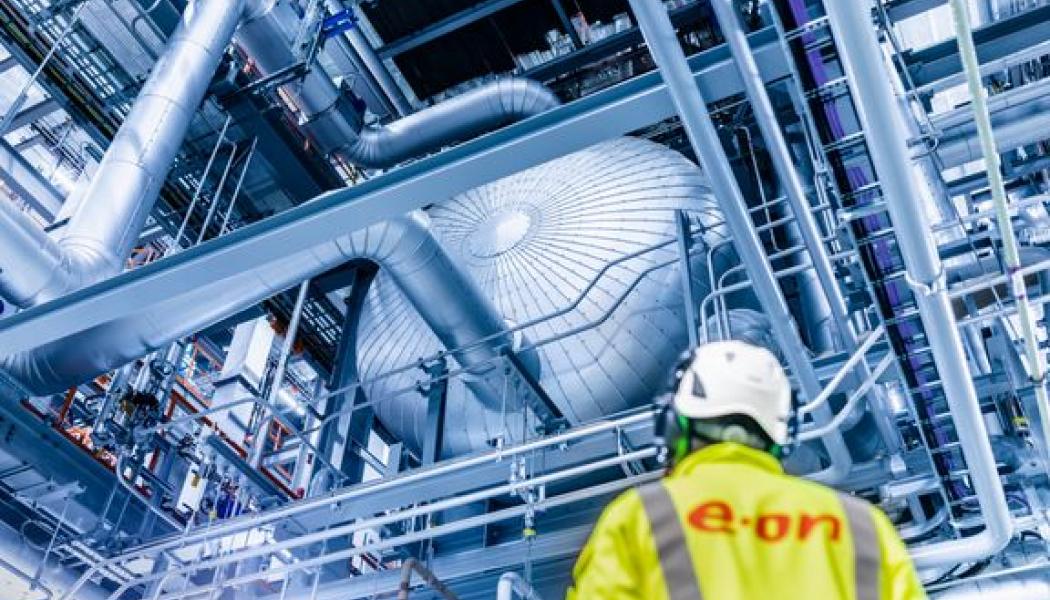 E.ON och entreprenören Akea genomför nu alla nya fjärrvärmeprojekt i Malmö med fossilfria maskiner och transporter. Genom att använda det förnybara drivmedlet HVO100 minskar koldioxidutsläppen kraftigt redan i byggskedet. Foto: Christian Andersson, Apelöga