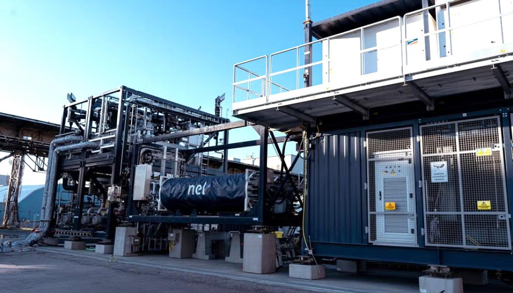 En trycksatt alkalisk elektrolysör från Nel, ett av lobbygruppens medlemsföretag. Foto: Nel.
