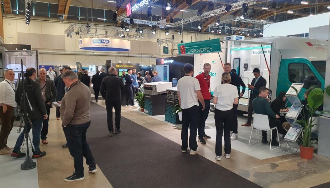 Trängsel bland montrarna. Foto: Jörgen Städje