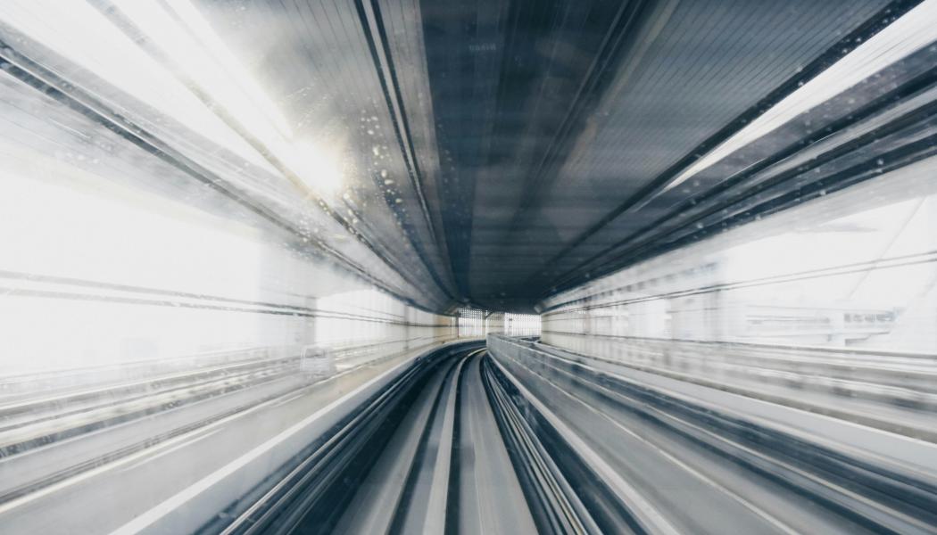 Järnvägsbranschen står inför stora kompetensutmaningar de kommande åren, och behovet av kvalificerad utbildning är fortsatt stort.  Foto: emile guillemot unsplash