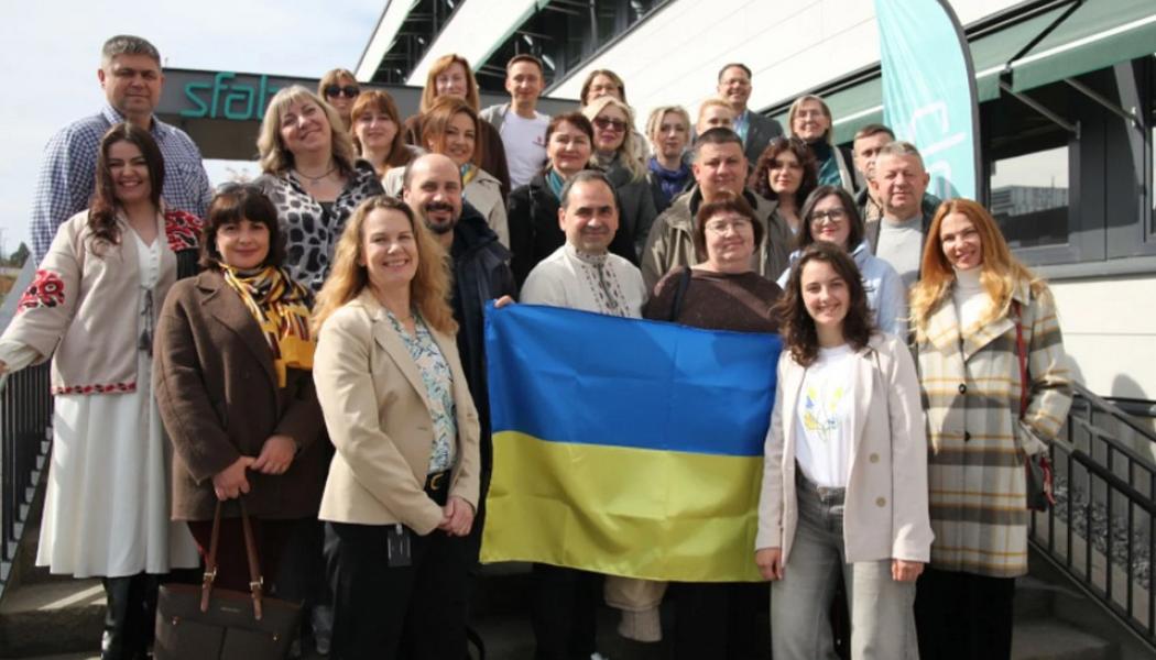 På valborgsmässoafton tog Södertörns Fjärrvärme emot en delegation på ungefär 25 personer från Ukraina. På programmet stod erfarenhetsutbyte. Pressbild: Energi företagen