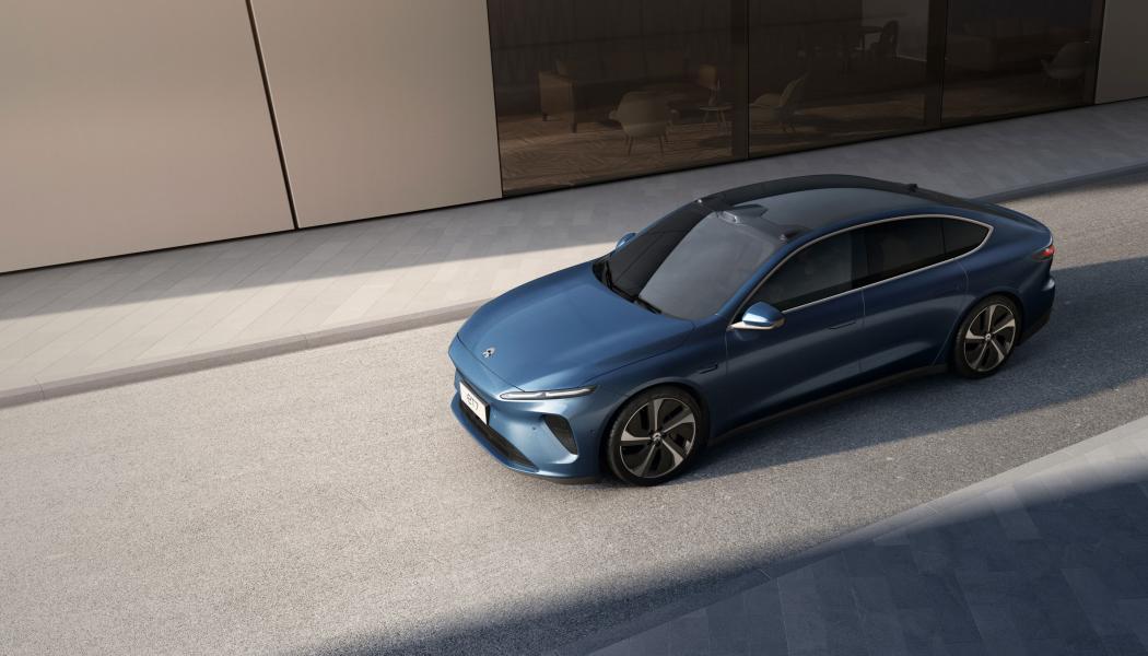 Nios situation i Tyskland illustrerar svårigheterna för nya elbilsaktörer att etablera sig på en konkurrensutsatt marknad. Trots växande efterfrågan på elbilar krävs stora investeringar i distribution, service och infrastruktur.