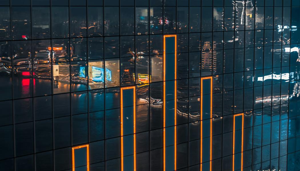 Nedgången drivs främst av byggbranschen samt hotell- och restaurang, medan detaljhandeln visar en svag ökning. Foto: Timelab/Unsplash