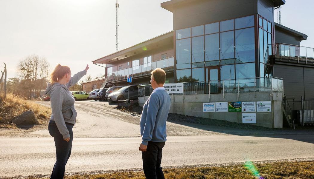 Fastighetsbolaget Fastighetsrespons i Strängnäs satsar på solceller för att minska sin klimatpåverkan och sänka kostnaderna för sina hyresgäster. Foto: Lina Östling
