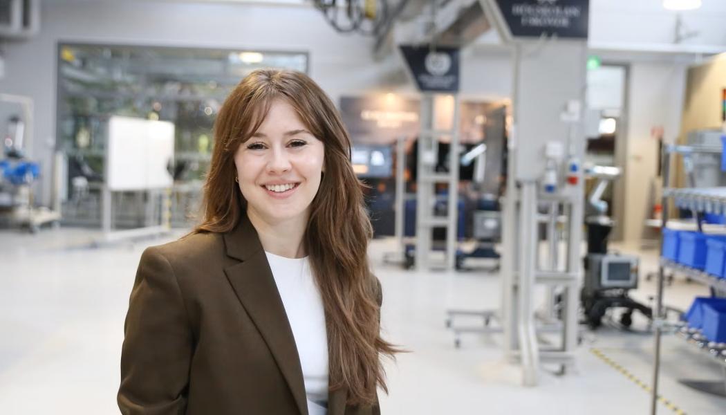 Estela Pérez Luque forskar på hur virtuella människor kan bete sig mer mänskligt. Foto: Högskolan i Skövde