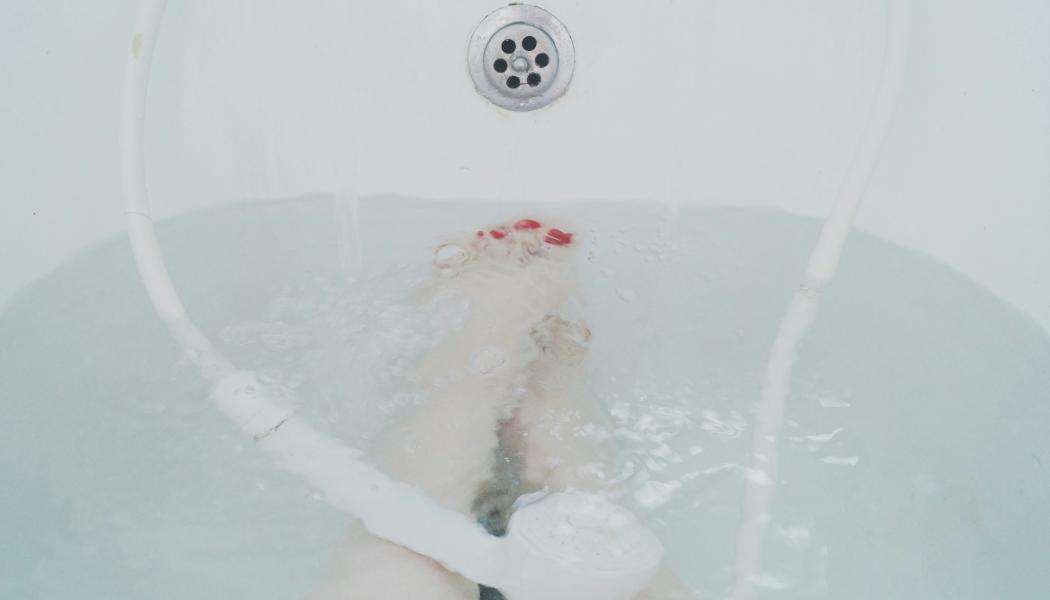 För att täcka ökade kostnader och behovet av investeringar, föreslår Enköpings kommun att höja VA-taxan. Foto: karla alexander /Unsplash