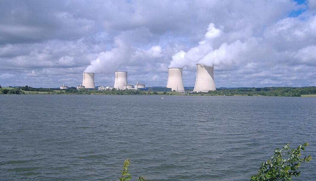 Franska kärnkraftverket Cattenom och kylsjön 