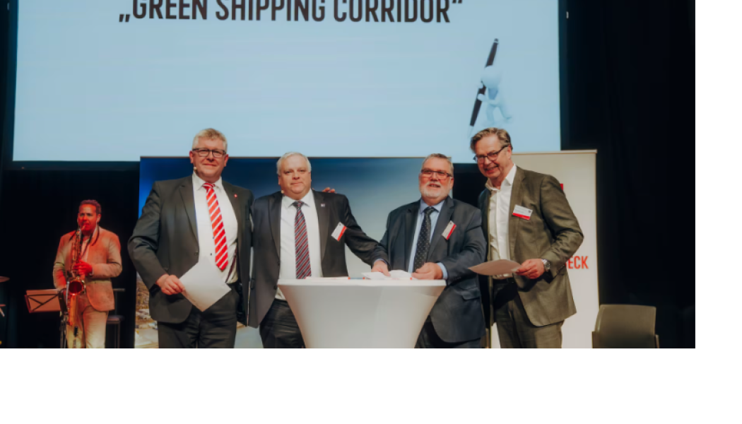 På bilden från vänster: Guido Kaschel, Head of the Lübeck Port Authority, Jörgen Nilsson, vd, Trelleborgs Hamn, Ortwin Harms, vd, LHG, Hannes Conzen, vd, TT-Line. Foto: Trelleborgs Hamn
