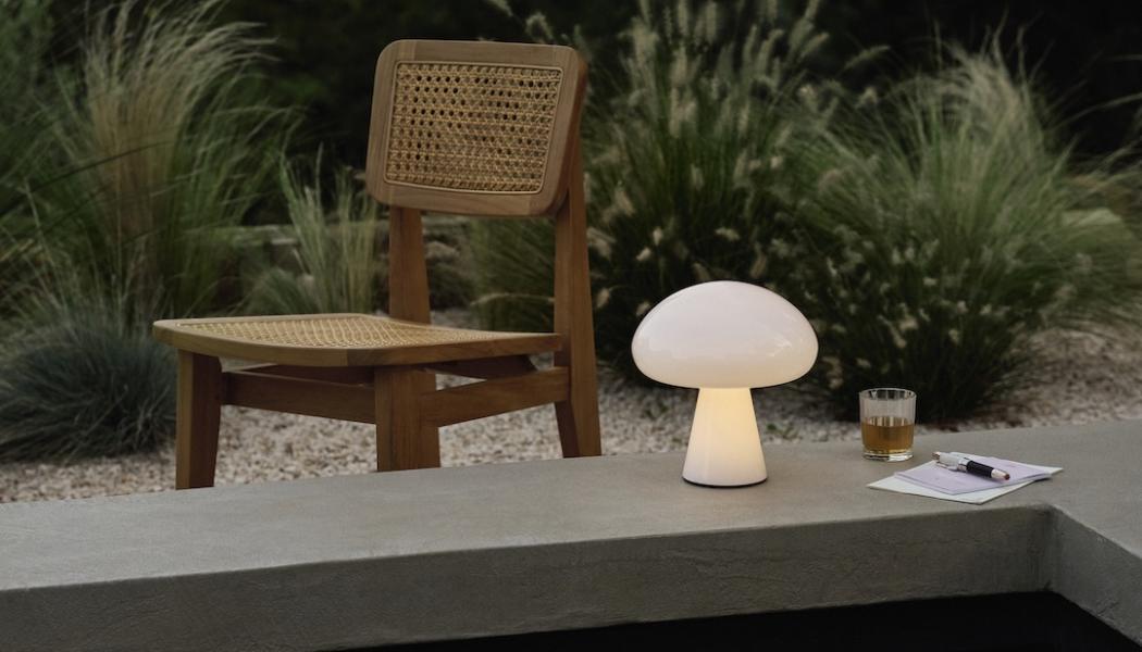 GUBI introducerar C-Chair Outdoor av den franske arkitekten och designern Marcel Gascoin. Pressbild: Gubi