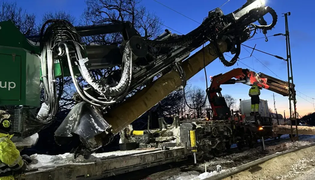 Det så kallade borrtåget avverkar en sträcka av cirka 500 meter per arbetsskift. Foto: Trafikverket
