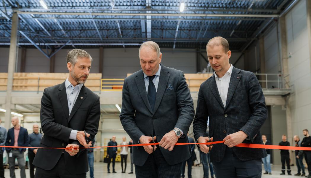 På bilden från vänster: Andreas Nordin, COO, Hanza, Oleg Karpikov, vice borgmästare, Narva, Liivar Kongi, klusterpresident Baltikum, Hanza. Foto: Hanza 