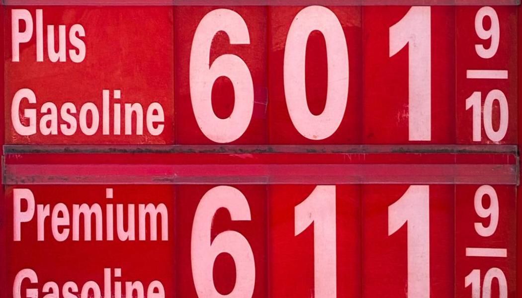 Bränsle och mat driver prisökningarna i USA. Bränslepriserna har stigit efter kriget i Mellanöstern med omkring 28 procent. Källa: Gas Prices, screendumb.