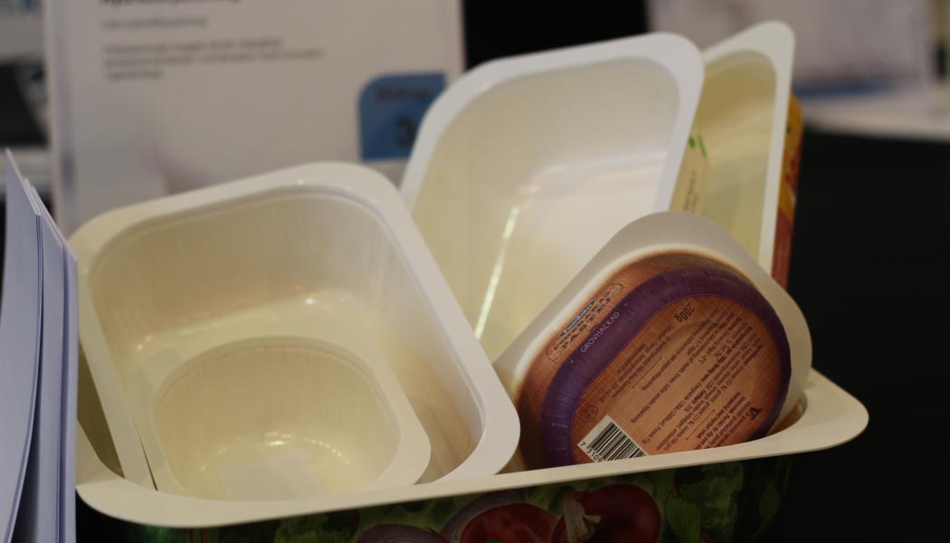 Förutom äggkartonger används formgjuten fibermassa ofta till engångsartiklar i livsmedelsbranschen där det ersätter plast. 