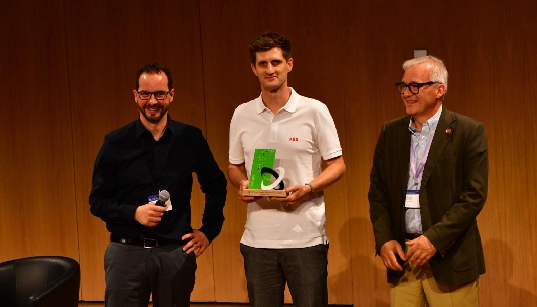 Bild från prisutdelningen. Det internationella forskningsprojektet ExplAIn, där Södra har deltagit under tre års tid, har tilldelats det prestigefyllda ITEA Award of Excellence 2025 i kategorin Innovation.  Foto: ITEA