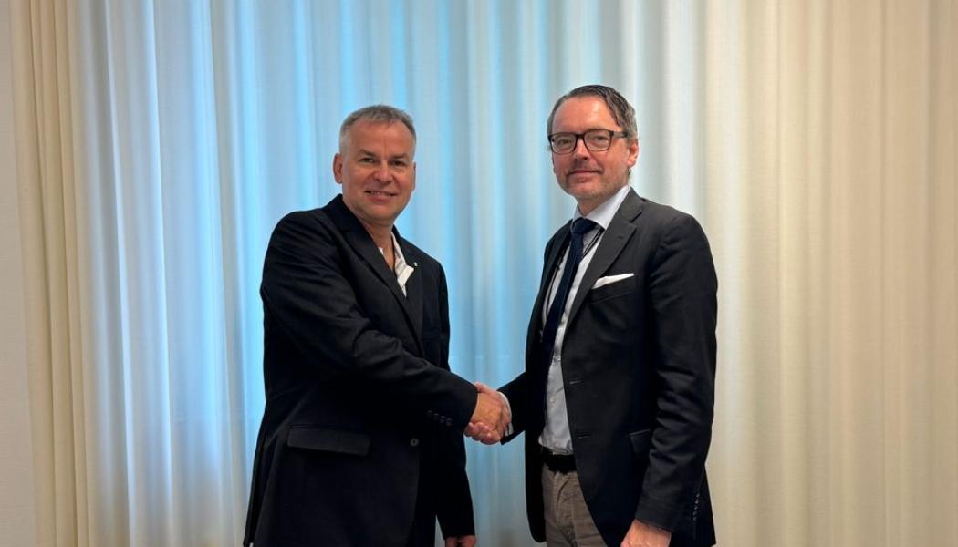 Från vänster Jiri T. Englén vd Implenia Sverige och SKBs vd Stefan Engdahl SKB. Pressbild: Svensk Kärnbränslehantering 