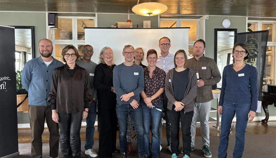 Juryn tillsammans med finalisterna från Hässleholm och Laholm och hederspritagarna från Örkelljunga. Foto: Svenskt Vatten