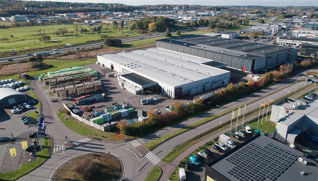 Placeringen nära större vägar gör det möjligt att nå ut till hela regionen med korta transporttider. Foto: Kesko Sverige