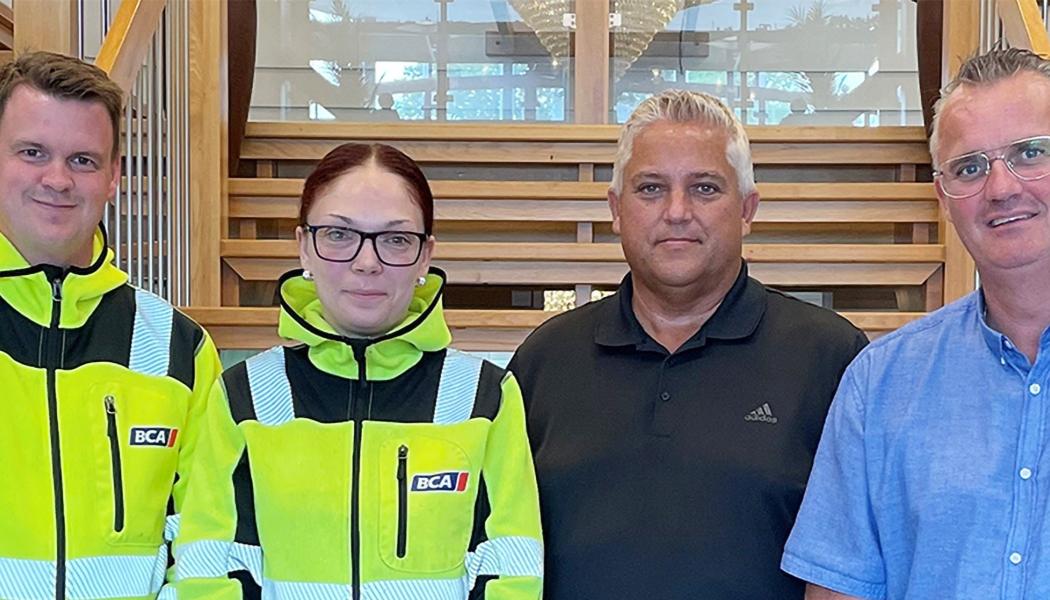 Johan Åkerlund, Operativ chef BCA Sverige, Madelene Warnander, Operations Coordinator BCA, Robert Karlsson Förvaltningschef Kilenkrysset och Per Heikman Affärsutvecklare Kilenkrysset i samband med signeringen.
Foto: Kilenkrysset