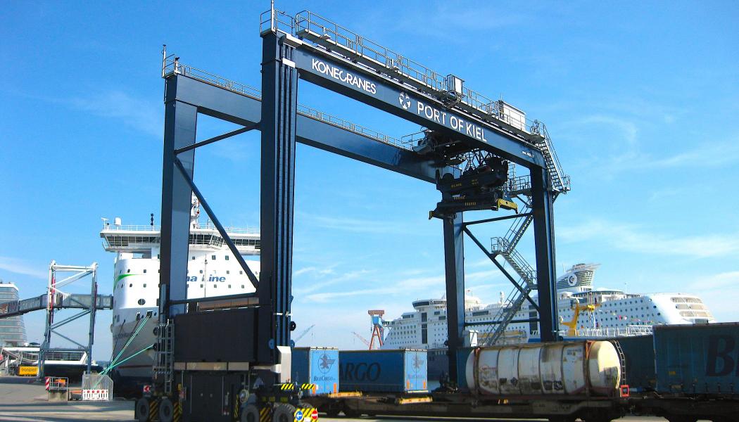 Konecranes containerkran i Kiels hamn. Foto: Wikipedia Commons, kredit: KarleHorn