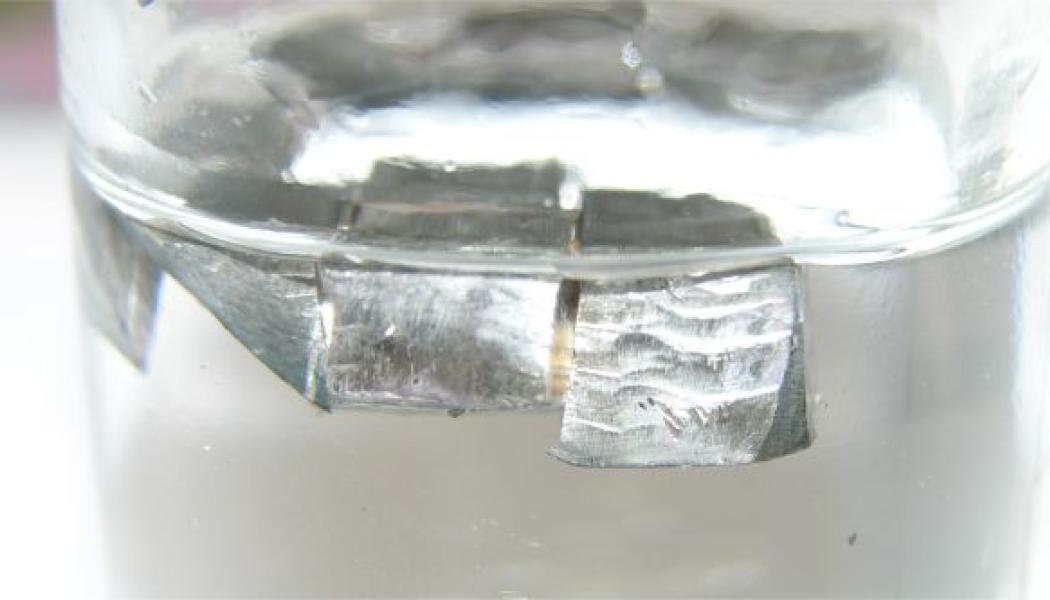 Litium i paraffin.  Bild: Wikimedia Commons